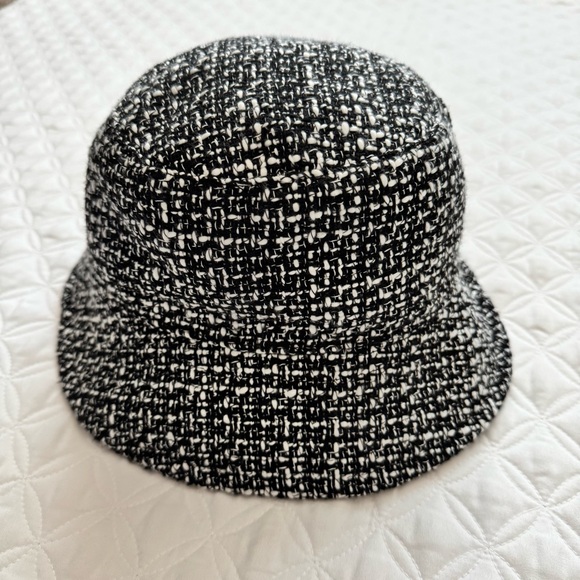H&M Women's Black and White Textured Tweed Bucket Hat Size L - Picture 2 of 16
